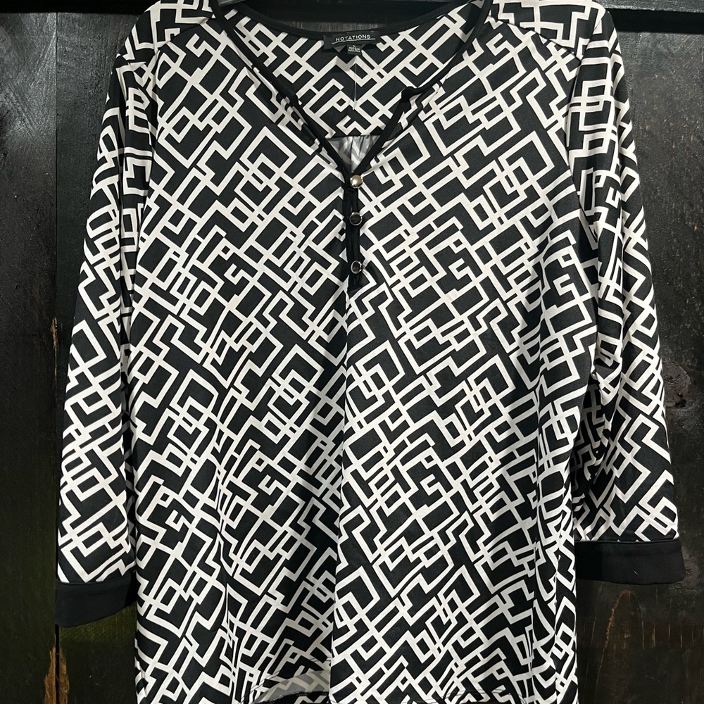 Notations  Black and White Geometric Top NWOT
